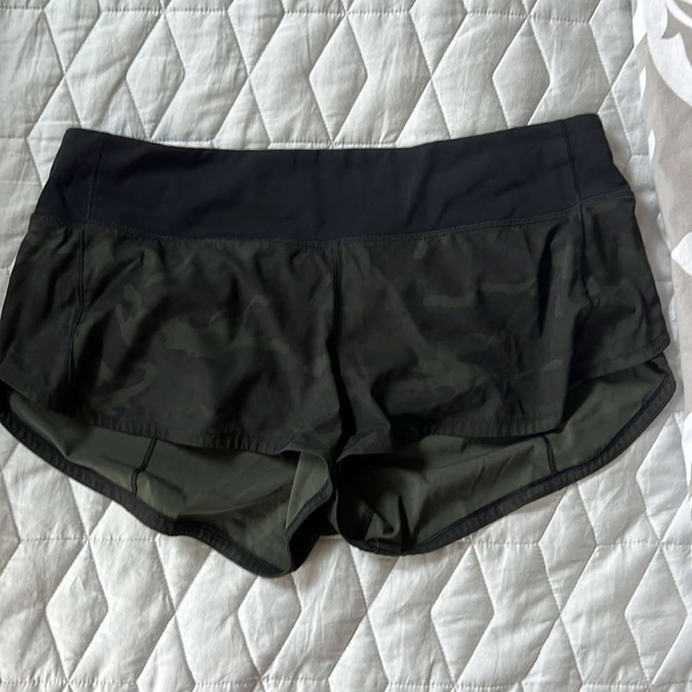 Lululemon Speed Up Lined 2.5 - Sz 8